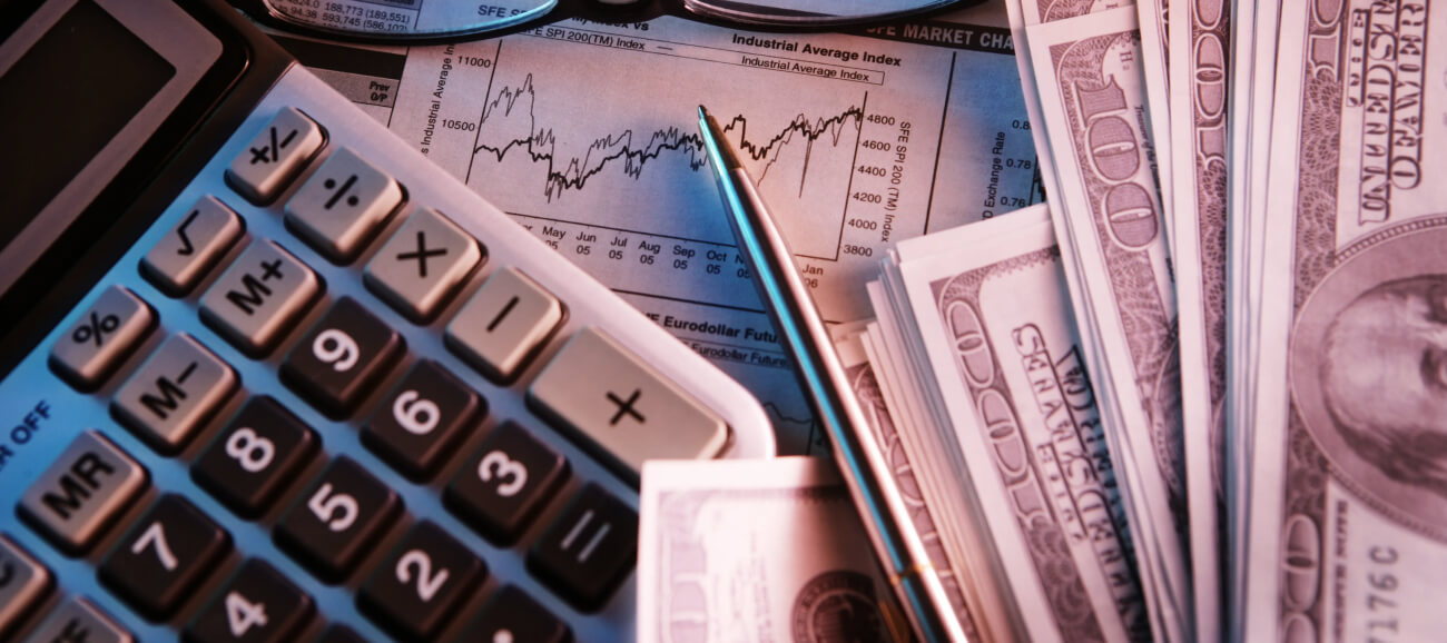 UBS: несмотря на паузу в тарифной войне, инвесторам стоит использовать отскоки на фондовом рынке для продажи акций