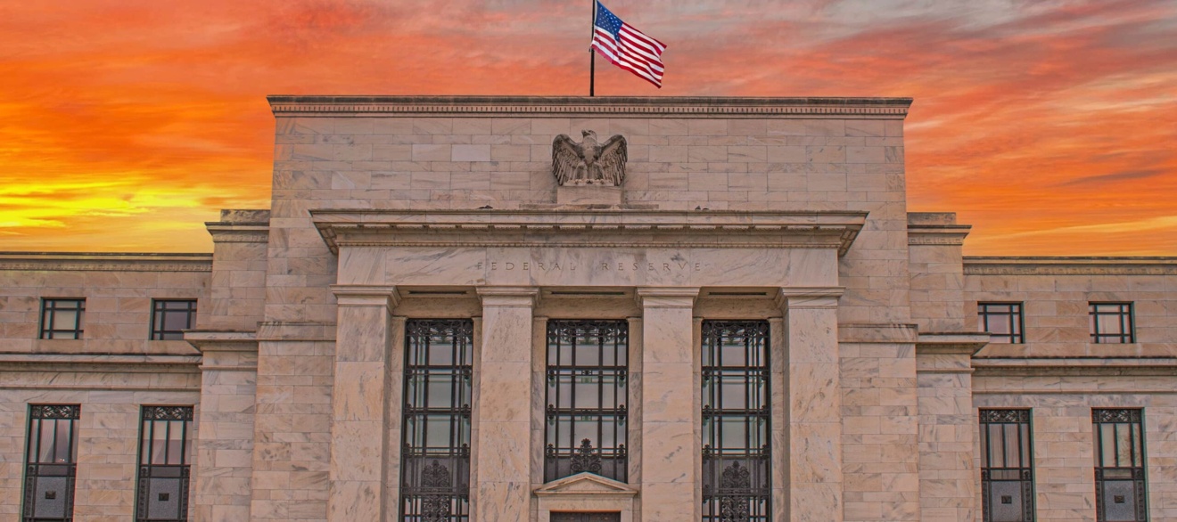 Новый фаворит на пост главы ФРС и переворот на рынке чипов для ИИ — главное из того, что нельзя было пропустить на этой неделе